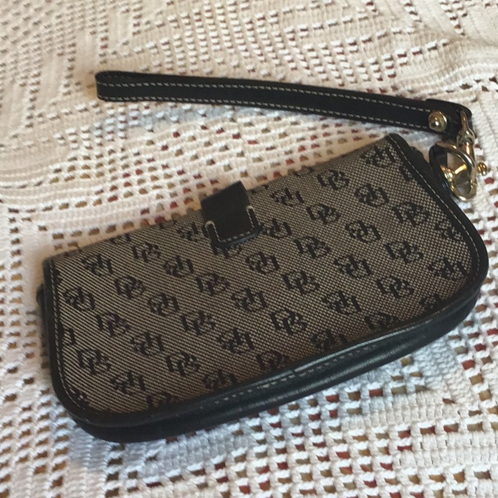 Dooney Bourke wallet - Picture 5 of 6